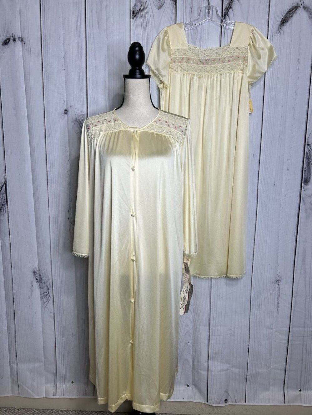 NEW Vintage Vanity Fair Nightgown Robe Set Womens Medium Yellow Lace Trim 70s